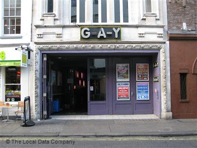 gay bars london with dark rooms