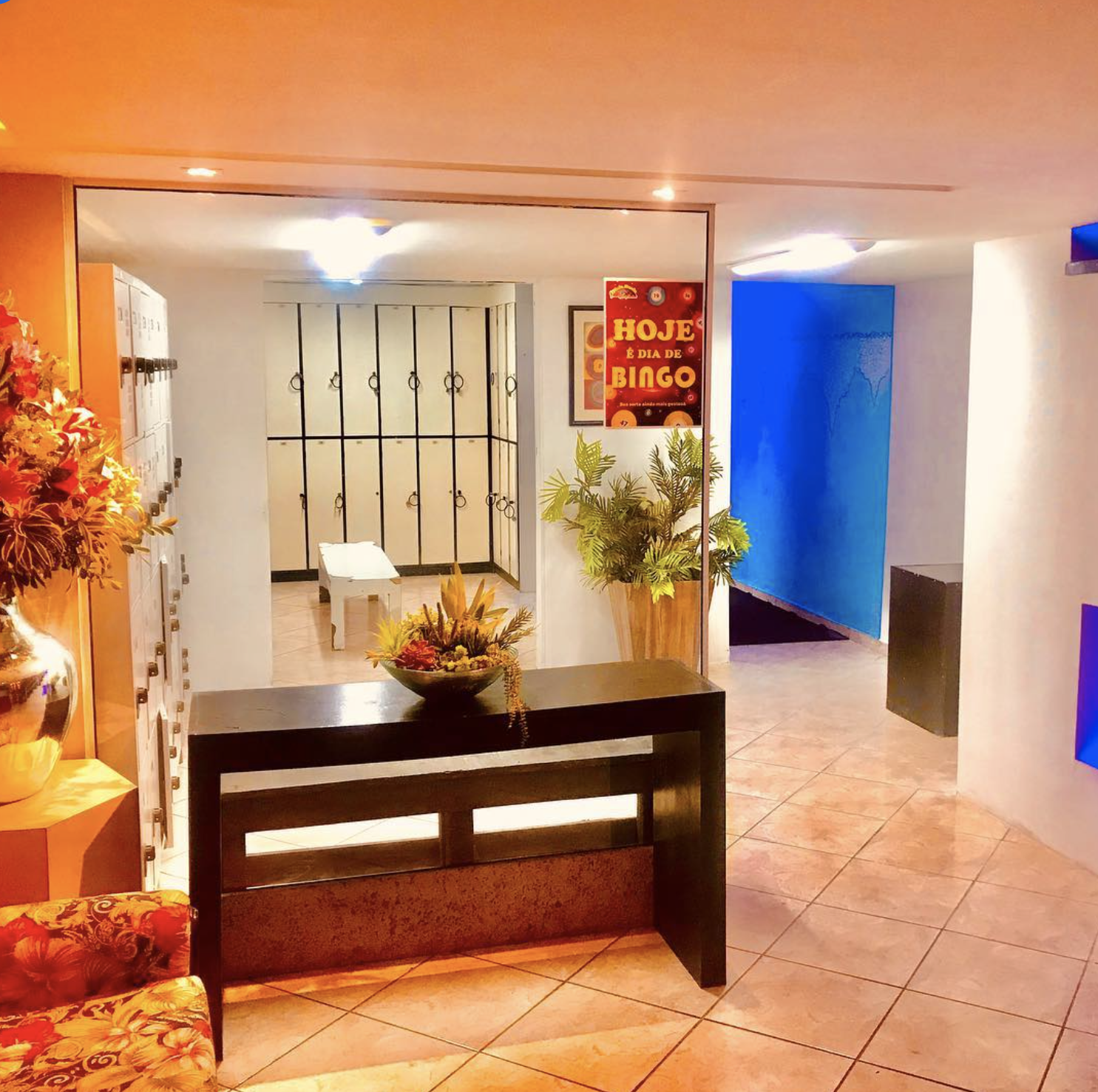 bathhouses-303236-new-meio-mundo-marcush